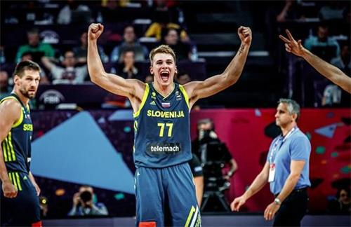 西甲 ｜ 贡萨洛“帽子戏法” 皇马5：1大胜贝蒂斯