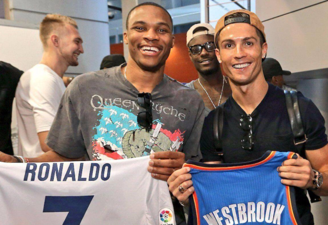 Doinb曝远古联盟游戏一姐即将回归直播！一姐称打游戏赚不到钱，要去打PK!