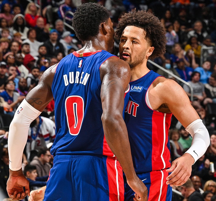 国足VS澳大利亚现场！全场球迷打开闪光灯纪念成都小球迷林子金